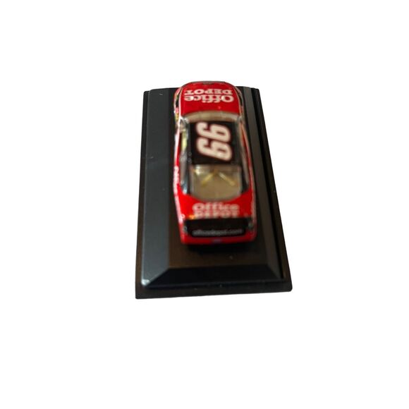 Motorsports Authentics Carl Edwards 2007 NASCAR Die-Cast Bristol Race Racecar - Picture 7 of 16